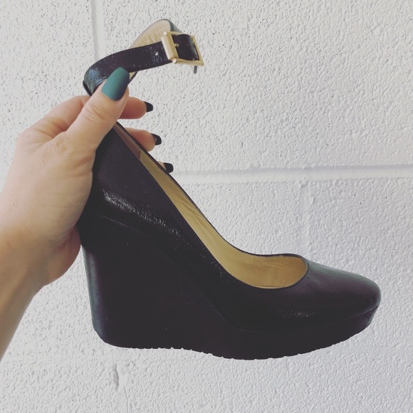 Jimmy Choo platform leather closed toe shoes sz: 7